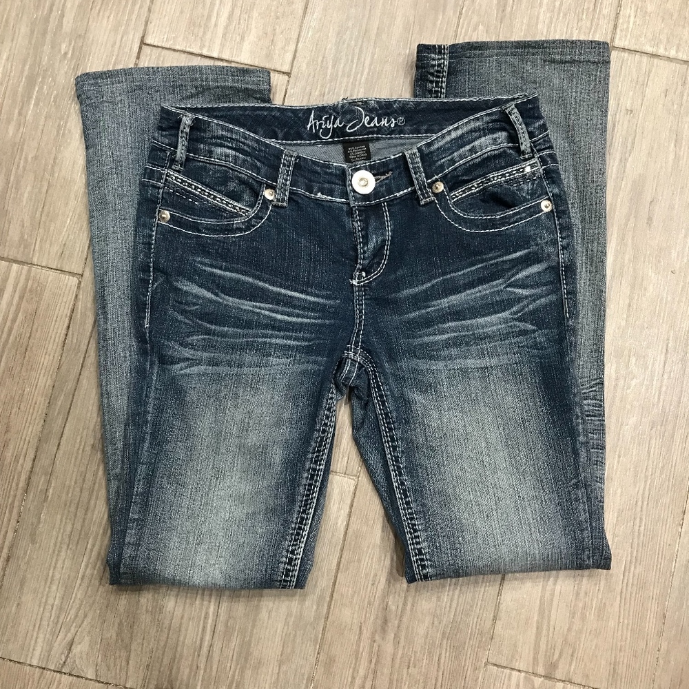 Ariya Jeans - Picture 2 of 2
